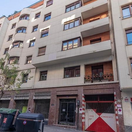 Akomodat En Apartamento En El Centro De Bilbao Con Parking Exterior photo