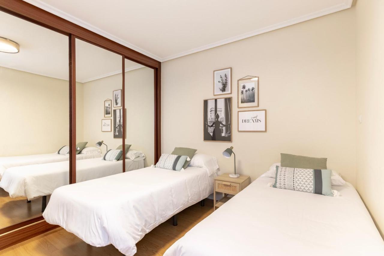 Akomodat En Apartamento En El Centro De Bilbao Con Parking Exterior photo