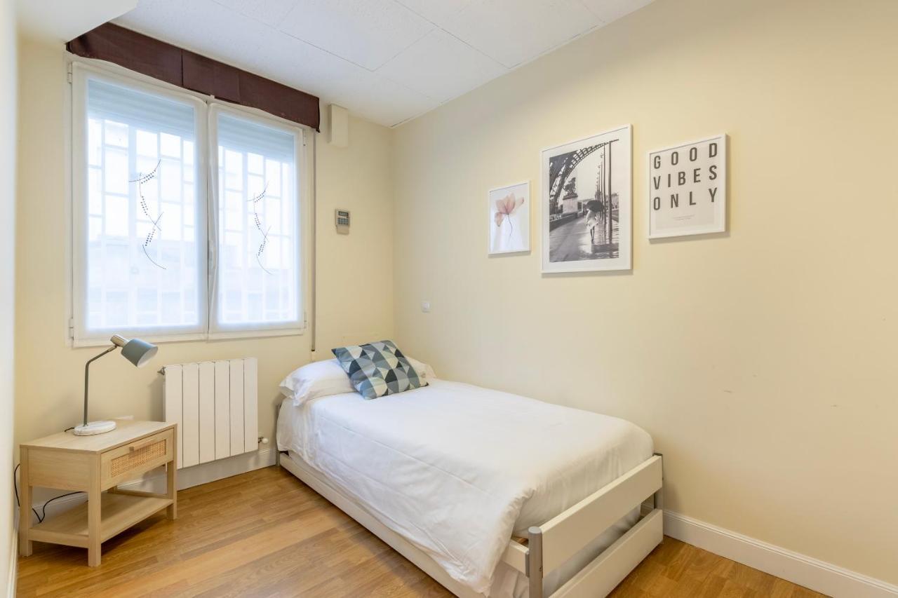 Akomodat En Apartamento En El Centro De Bilbao Con Parking Exterior photo