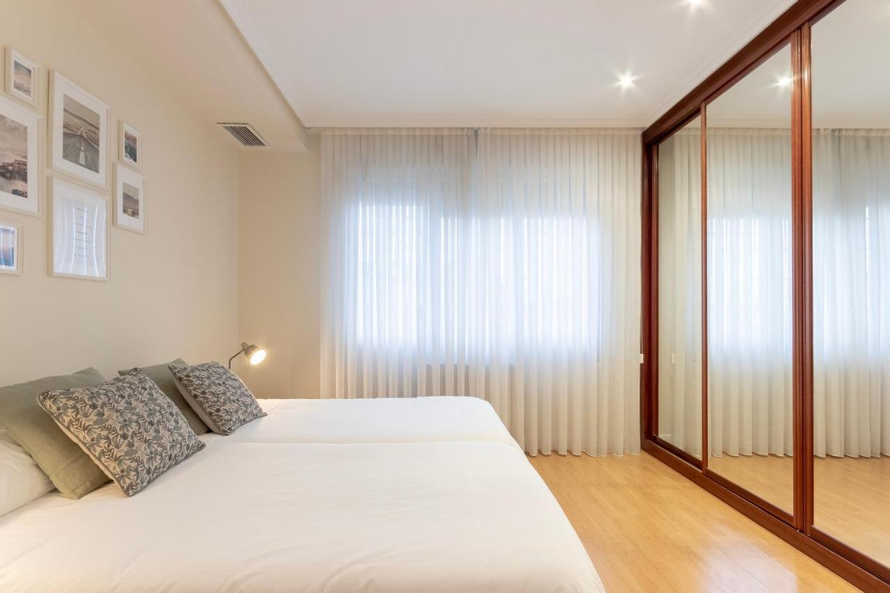 Akomodat En Apartamento En El Centro De Bilbao Con Parking Exterior photo