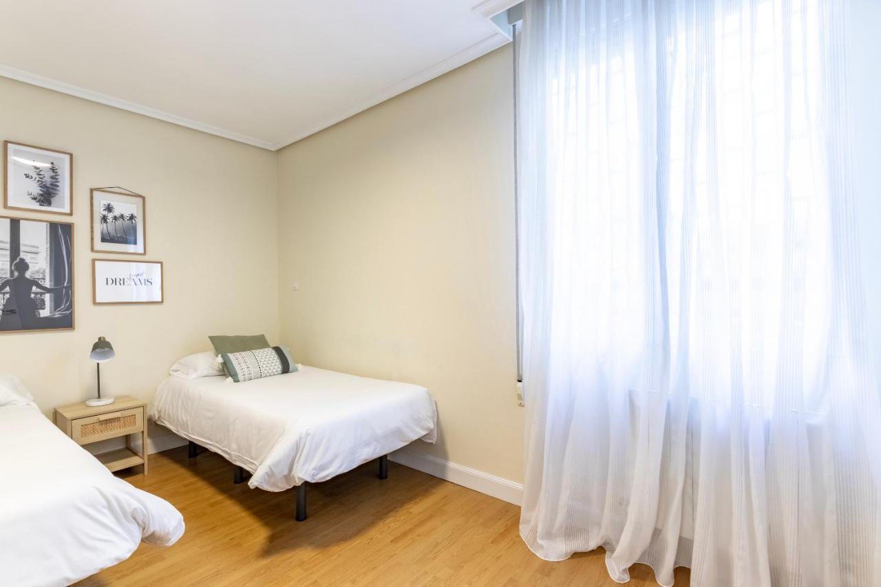 Akomodat En Apartamento En El Centro De Bilbao Con Parking Exterior photo