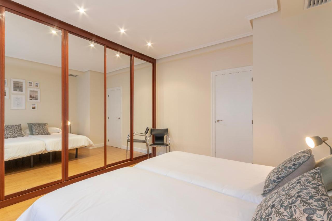 Akomodat En Apartamento En El Centro De Bilbao Con Parking Exterior photo