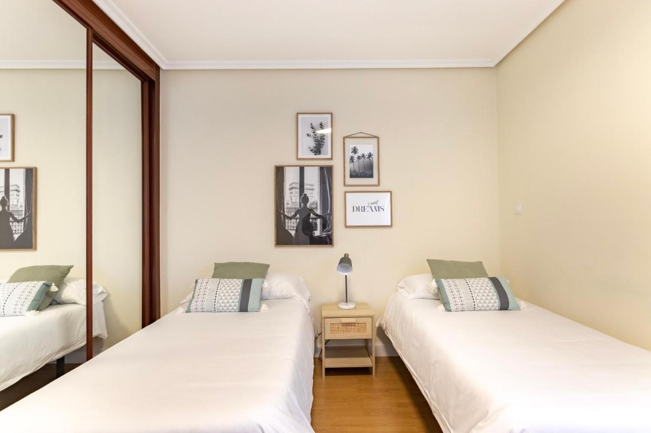 Akomodat En Apartamento En El Centro De Bilbao Con Parking Exterior photo