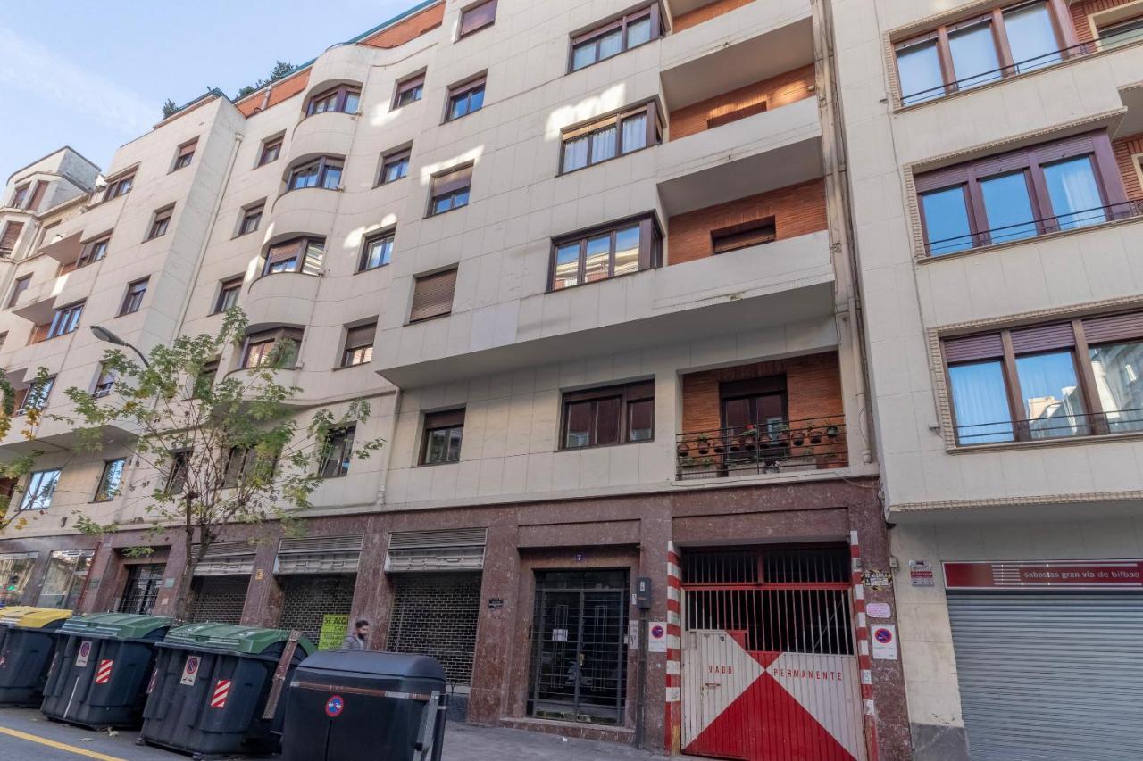 Akomodat En Apartamento En El Centro De Bilbao Con Parking Apartment Exterior photo