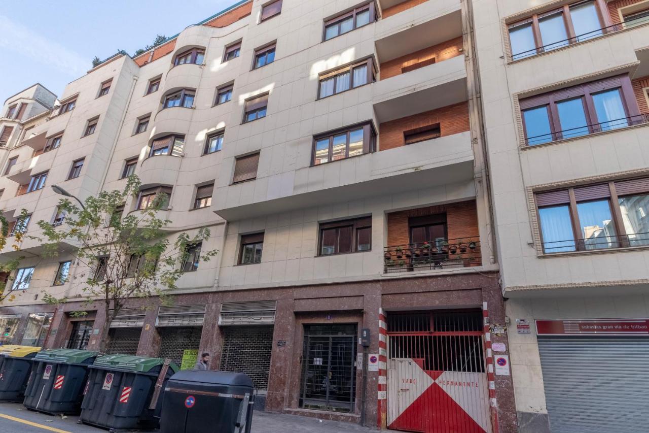 Akomodat En Apartamento En El Centro De Bilbao Con Parking Exterior photo